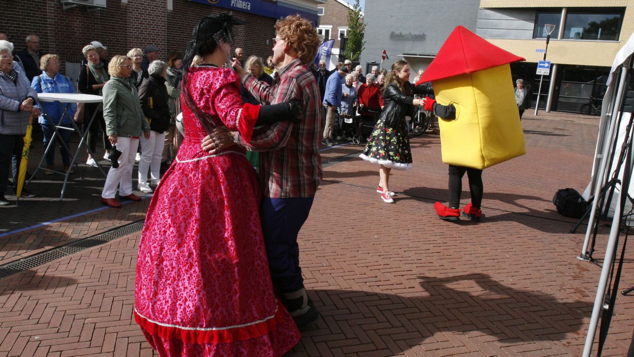 Swingen tussen buien en koren tijdens korenfestival - RTV NOF