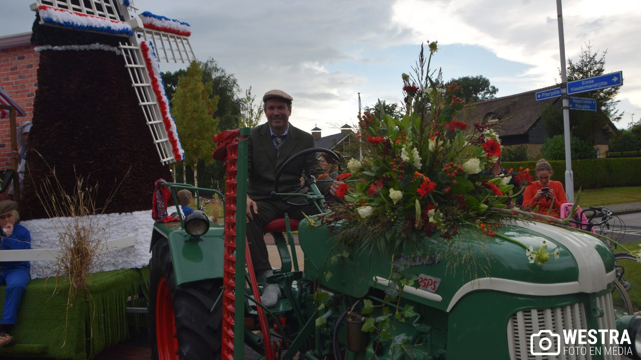 Gevarieerde optocht in Twijzel