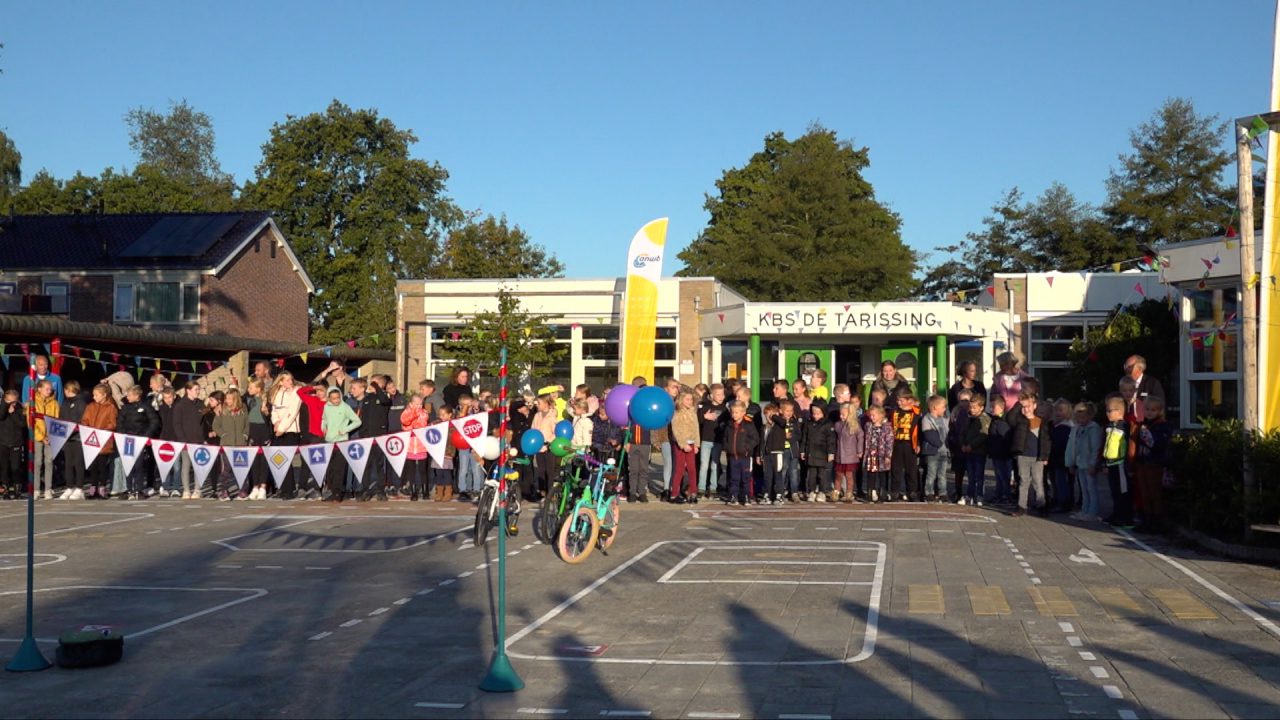 VIDEO: De Tarissing in Drogeham wint gloednieuw verkeersplein