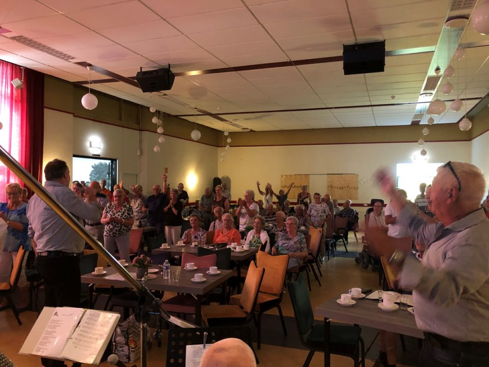 Amusementskoor verzorgt optredens in Kollumerzwaag en Hurdegaryp - RTV NOF