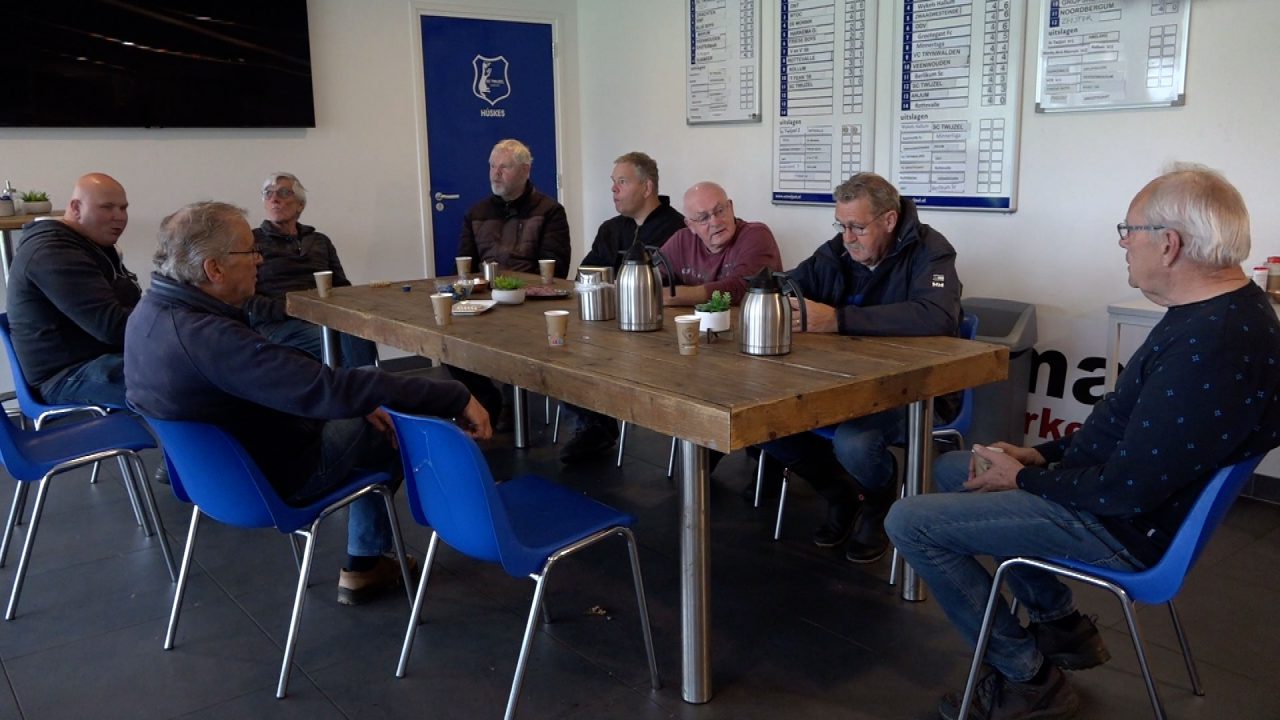 VIDEO: Twijzel trots op assistent-bondscoach Hulshoff: 