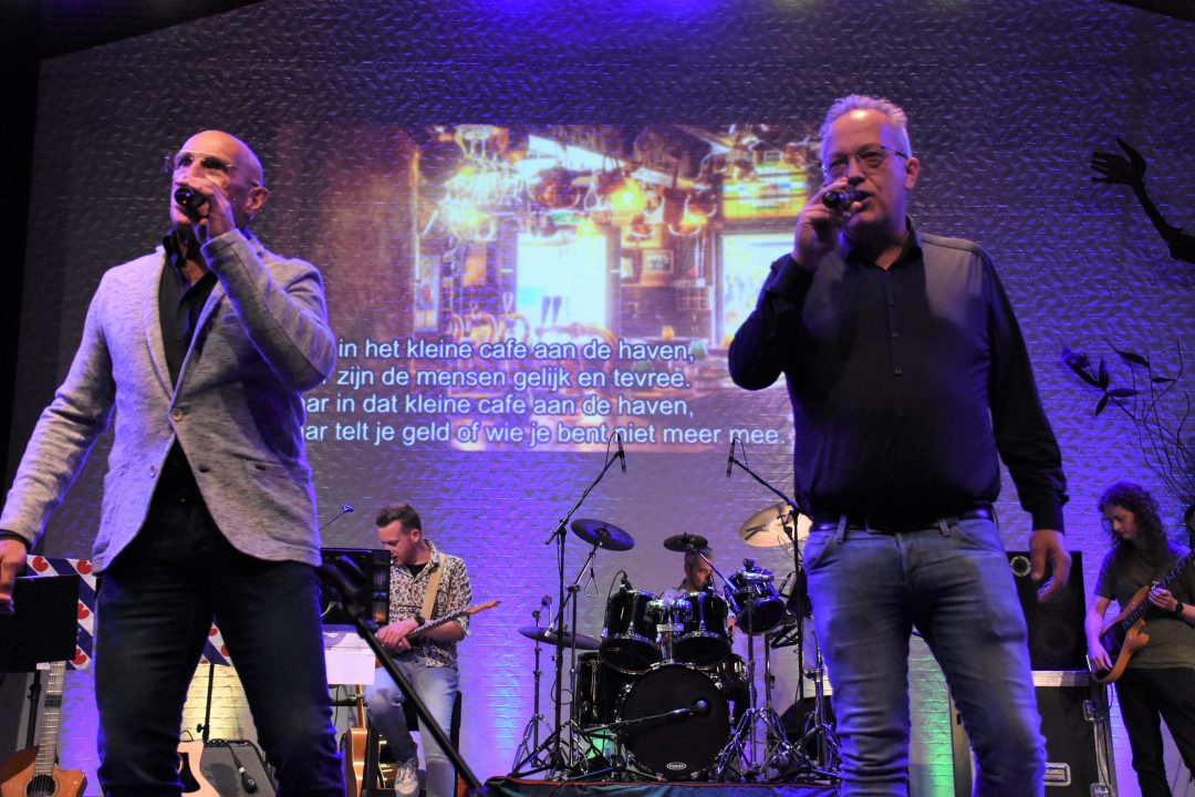 Meedeinen met Malle Babbe bij Feanster Music Night - RTV NOF