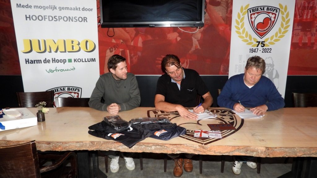 Noord Nederlandse Reinigingsdienst ondersteunt scheidsrechters Friese Boys - RTV NOF