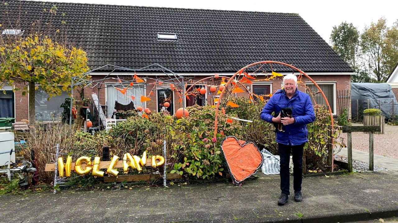 VIDEO: Jistrumer Rinse heeft huis weer omgetoverd in oranjesferen