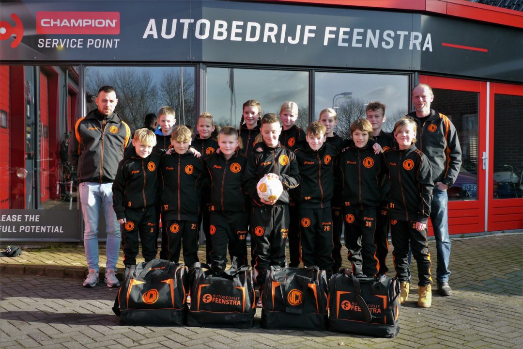 Nieuwe tenues en presentatiekleding voor de jeugdafdeling van VCR