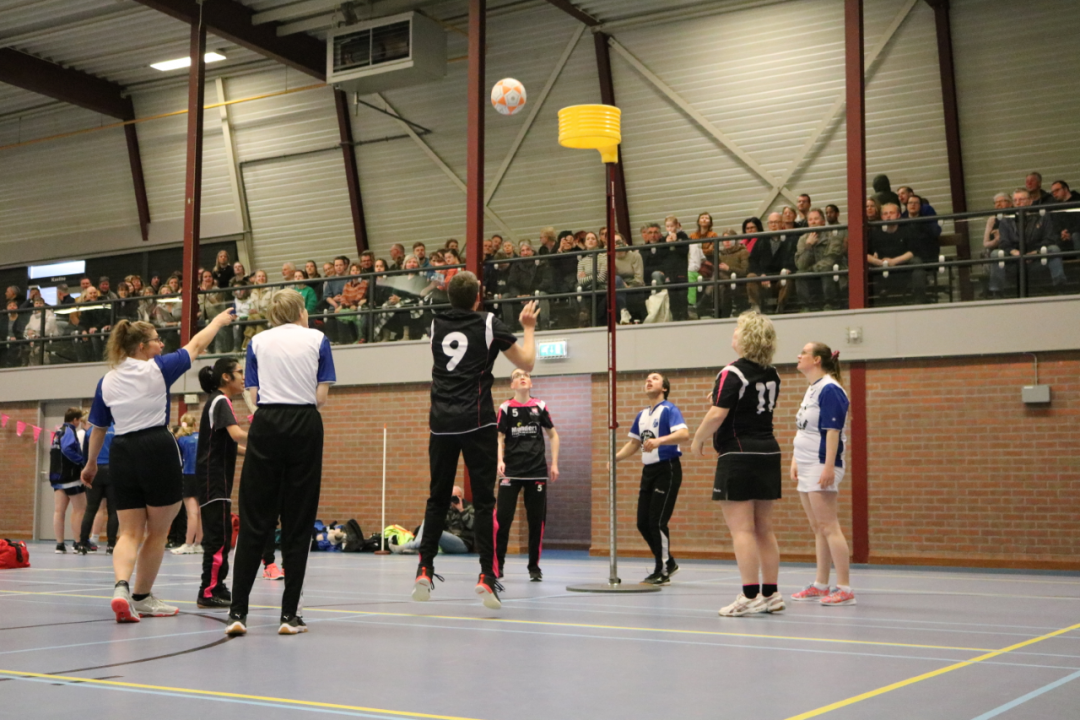 Eerste G-korfbaltoernooi bij KF De Wâlden daverend succes