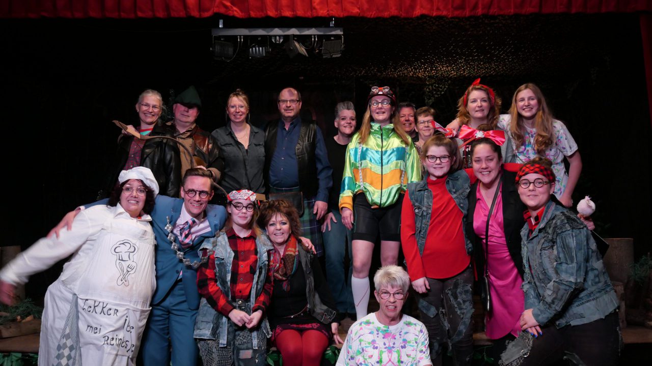 VIDEO: Toneelvereniging ‘de Snieskeppers’ speelt jubileumstuk ‘Robin Hood’