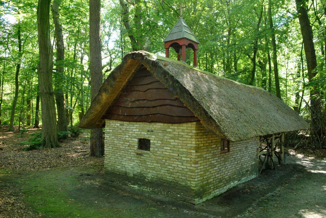 TE ZIEN IN… Aflevering 235: Hermitage, kluizenaarshut of minikapel in Feankleaster