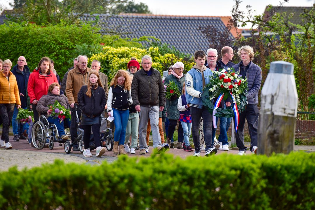 Ternaard herdenkt slachtoffers