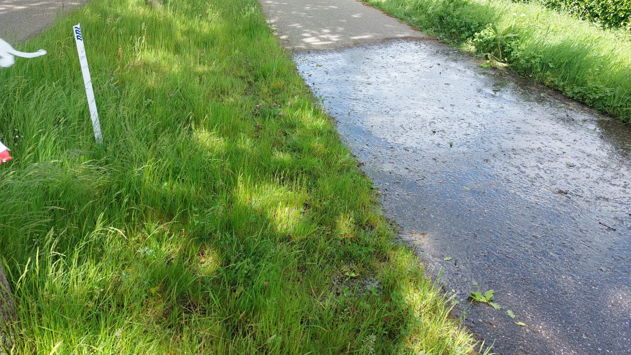 Waterleidingbreuk langs Triemsterloane: 