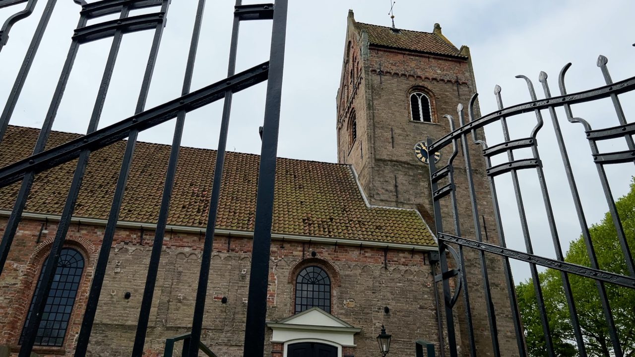 VIDEO: Klokken Pauluskerk Aldtsjerk luiden weer, en anders: 