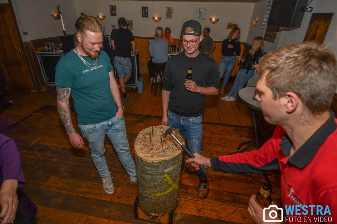 Marathon uitzending van Station AVHN in Stroobos