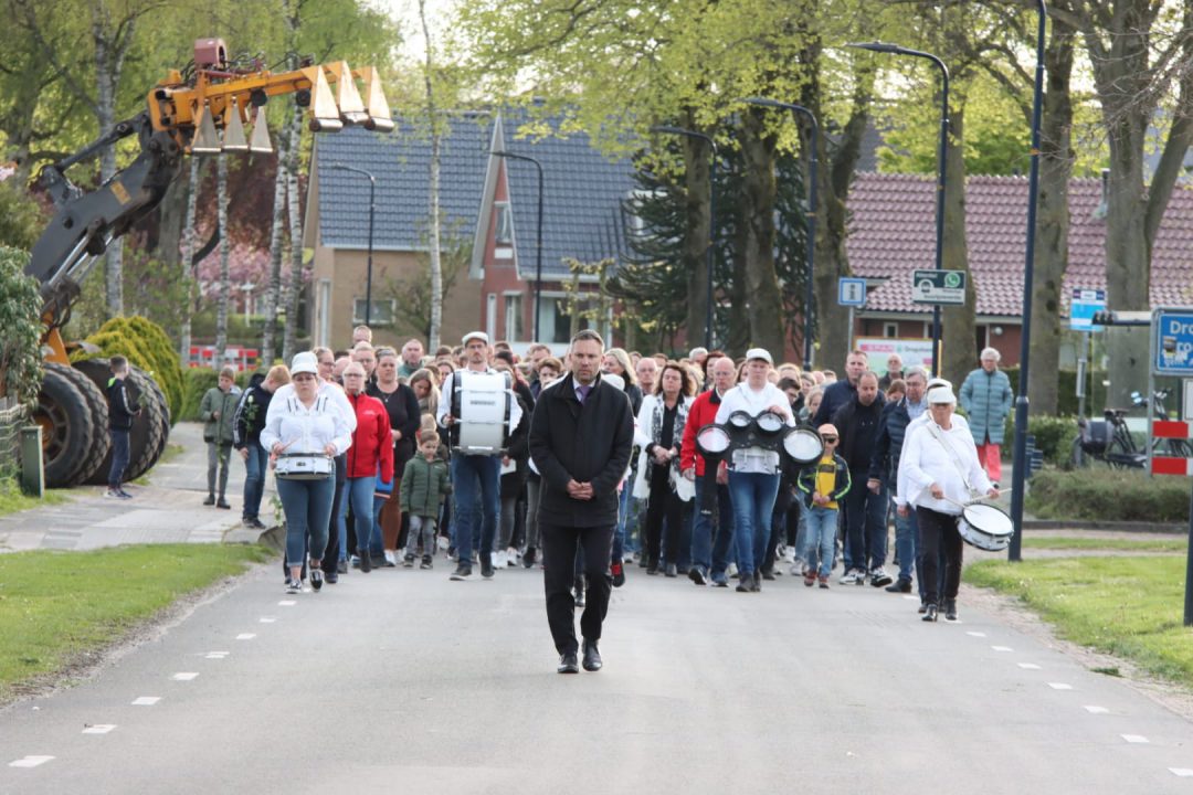 Kinderen hebben een actieve rol tijdens de Dodenherdenking in Drogeham