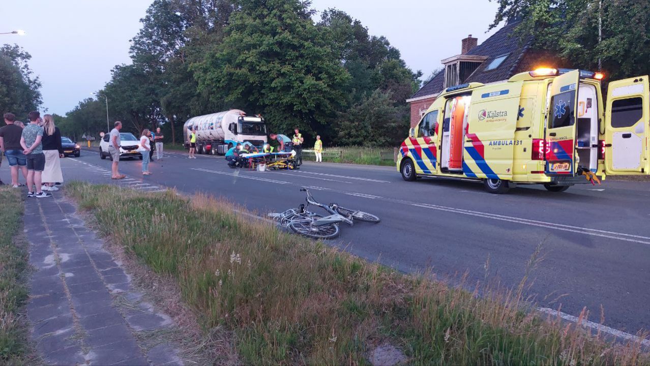 VIDEO: Zwaar ongeluk met fietser (21) nabij Jistrum