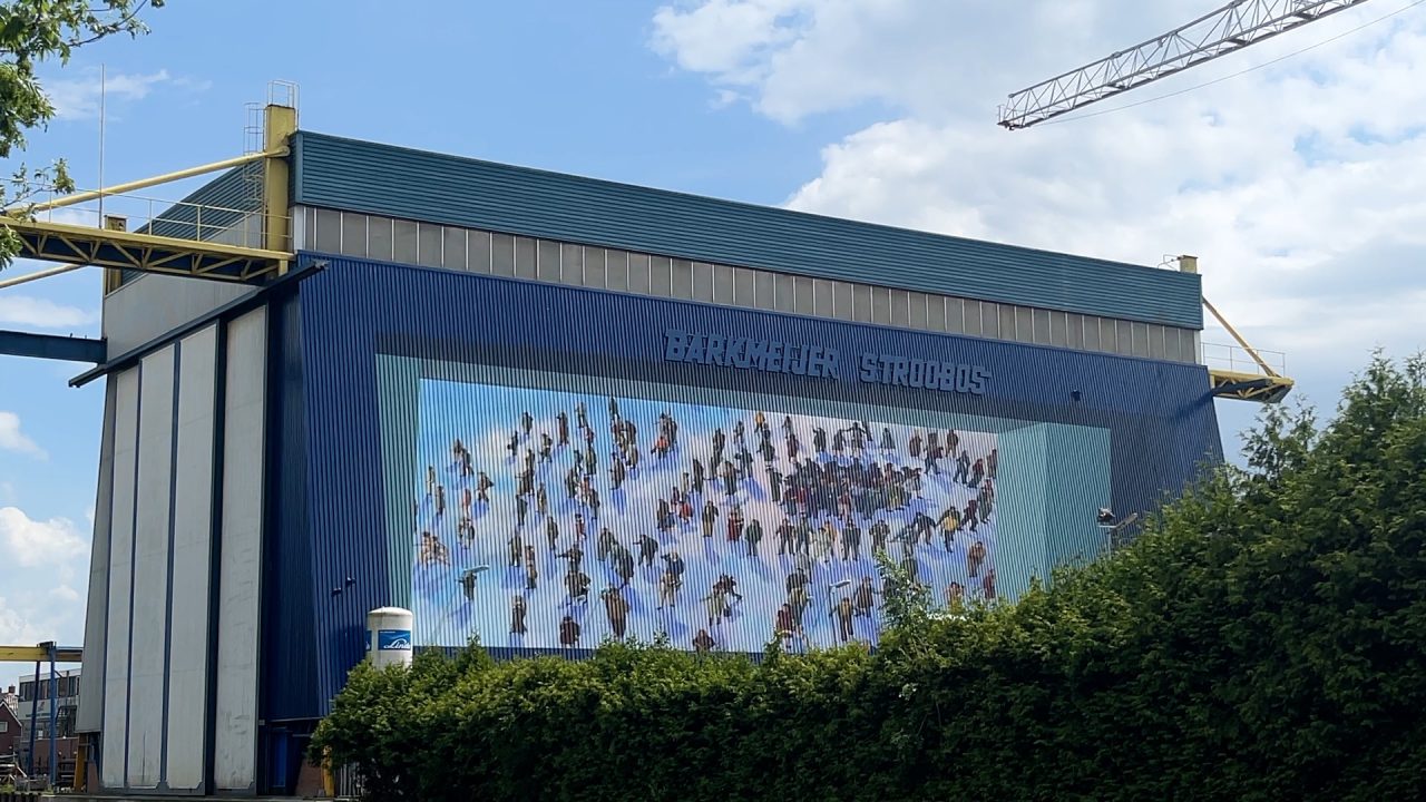 VIDEO: De grootste muurschildering van Fryslân in Gerkesklooster-Stroobos