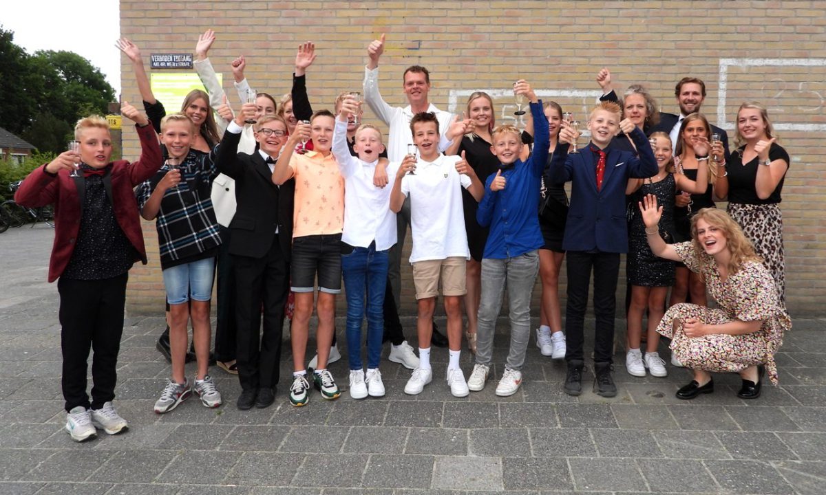 Filmpremière groep 8 op de JLS in Surhuizum