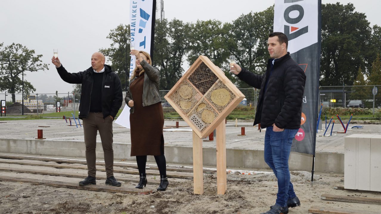 VIDEO: Bouw 16 huur- en 16 koopwoningen Hurdegaryp van start