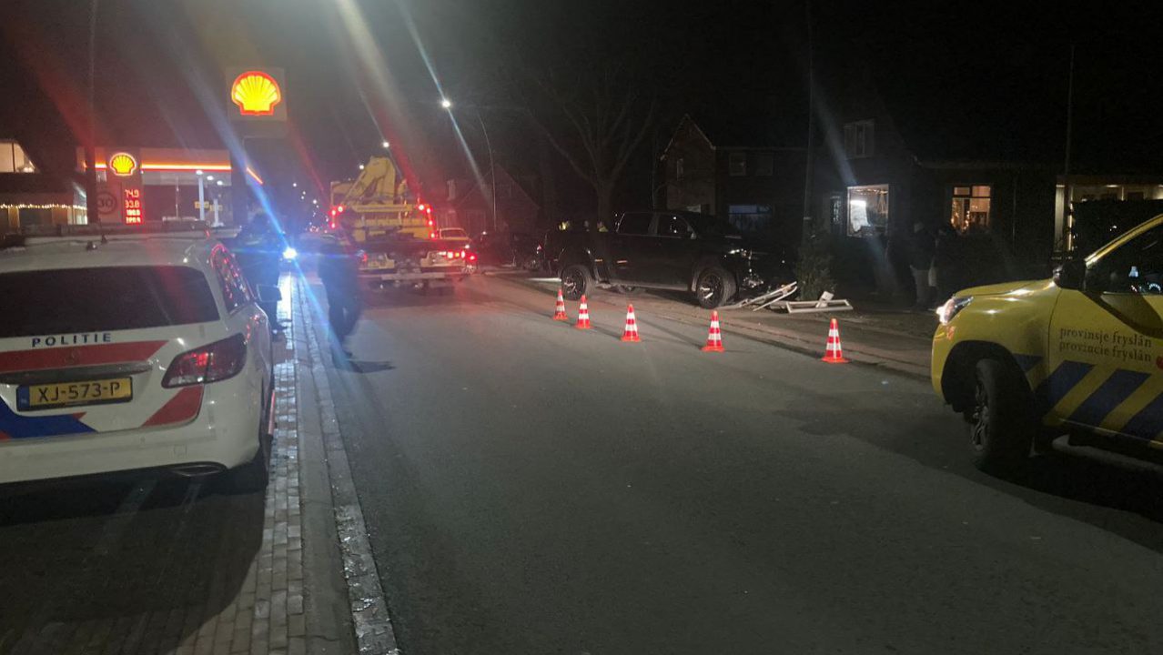 Twee voertuigen op de N355 bij Twijzel in botsing