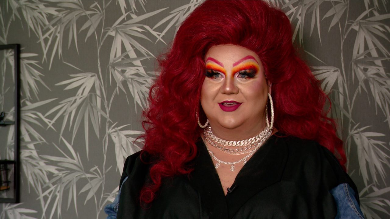 VIDEO: Wietze Hoekstra blikt terug op turbulent jaar als fulltime Dragqueen