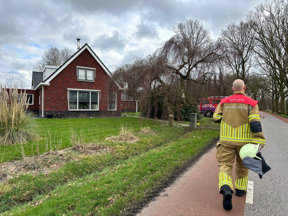 Schoorsteenbrand in Twijzel valt uiteindelijk mee