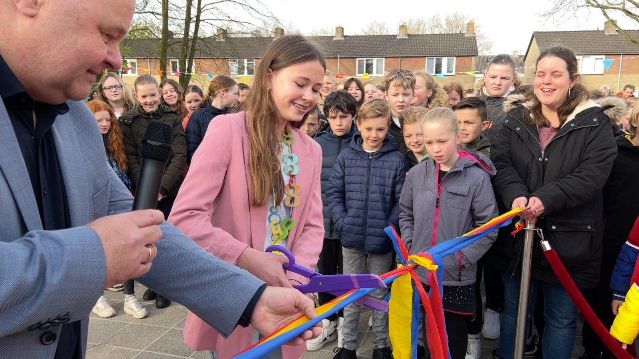 VIDEO: CBS De Wynroas in Harkema opent nieuwe school: 