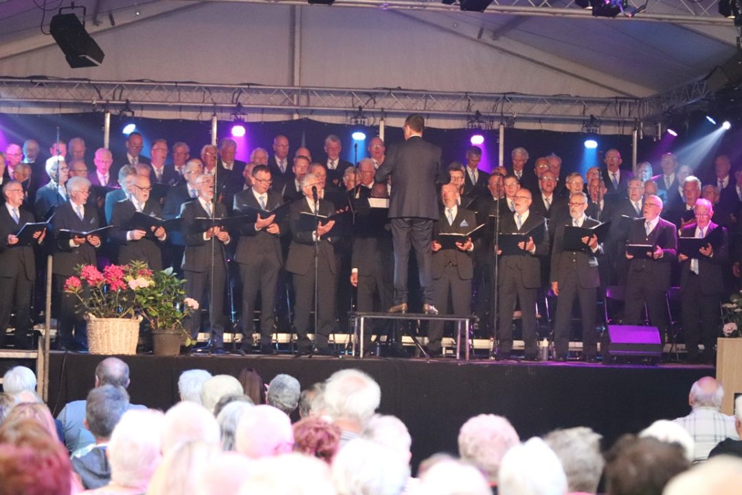 Pinksterfeest Feankleaster met Chr. Mannenkoor Westerlauwers