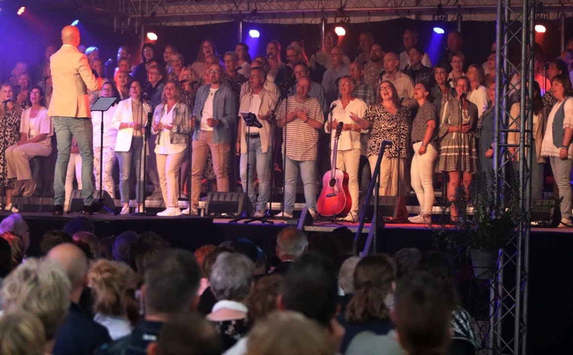 Arnold Wienen, Sera Noa en het gelegenheidskoor in Feankleaster