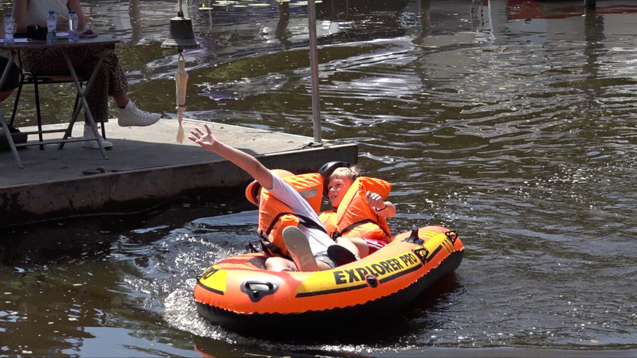 VIDEO: Natte pakken op WAT-festival: 