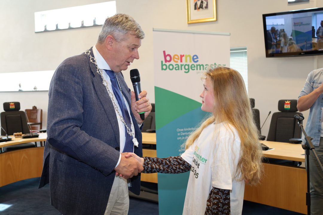 Lilly Okkema uit Feanwâlden verkozen tot nieuwe kinderburgemeester