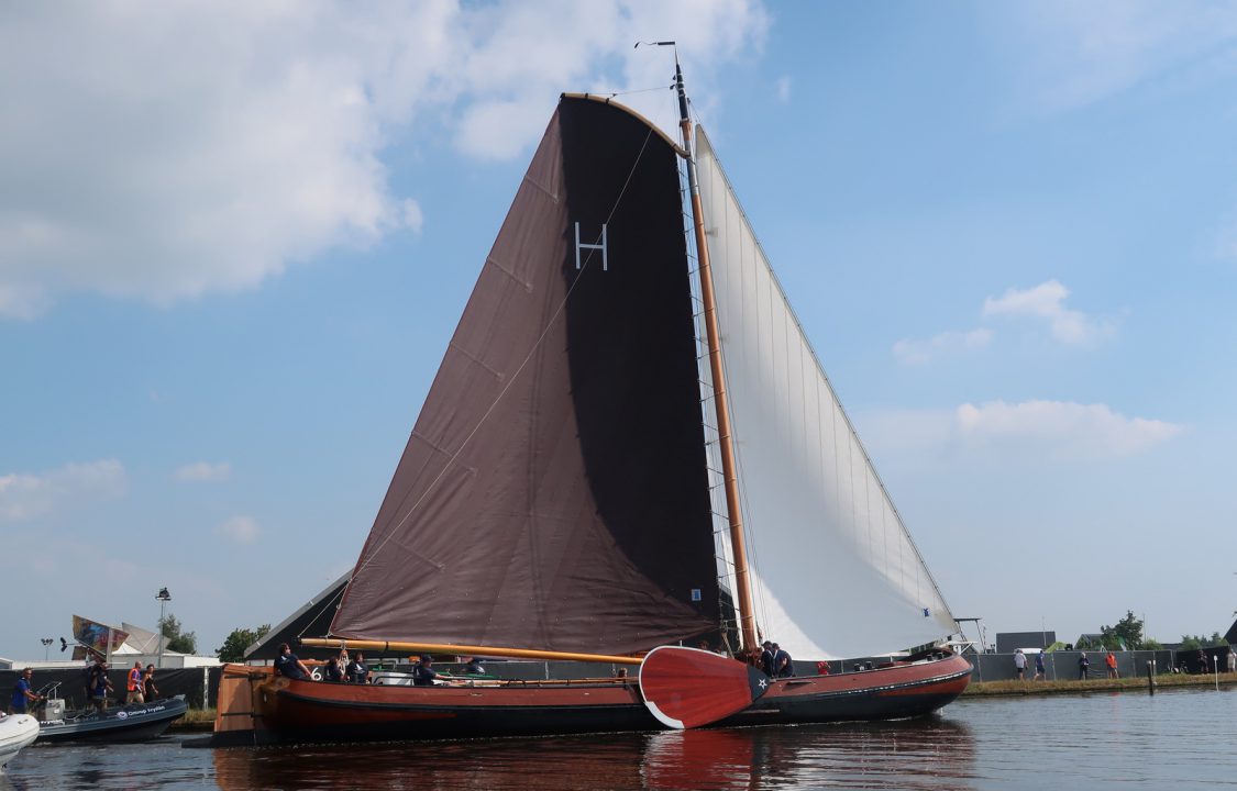 Heerenveen zeilt naar overtuigende overwinning bij De Veenhoop