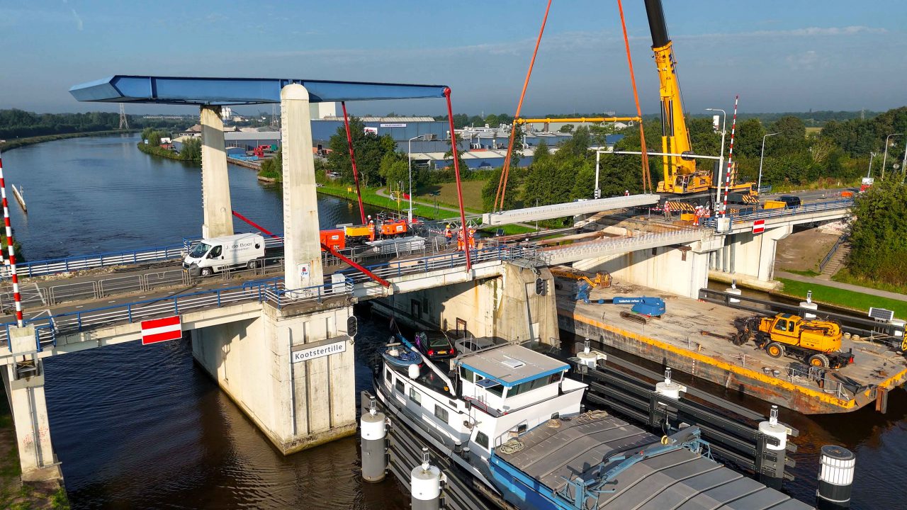 VIDEO: Nieuw betonnen brugdek voor brug Kootstertille