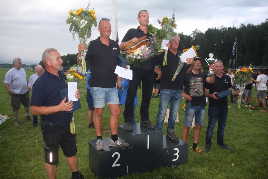 Siebrand de Roos uit Noardburgum Fries Kampioen Palingroken