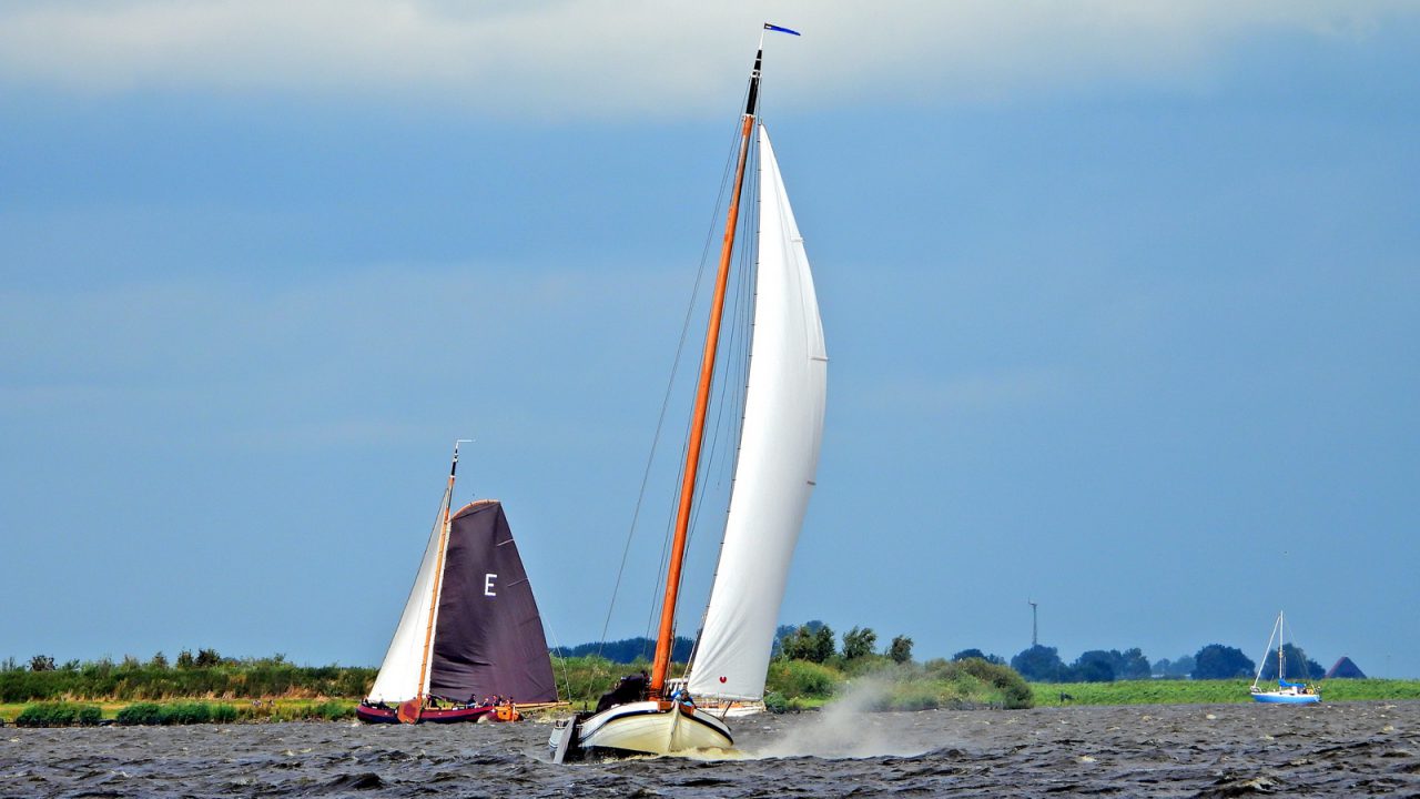 Skûtsjesilen bij Elahuizen afgelast door harde wind