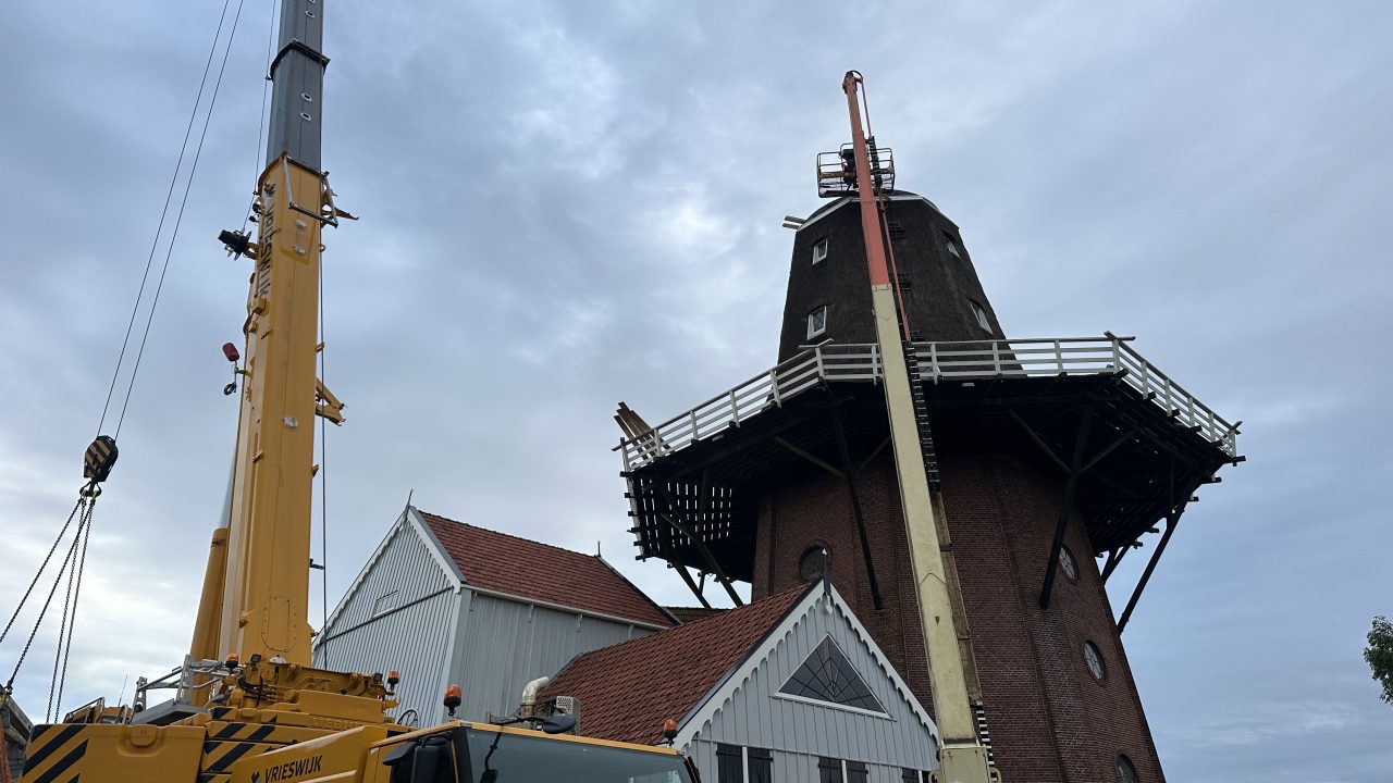 VIDEO: Molen van Burdaard na maanden weer compleet: 
