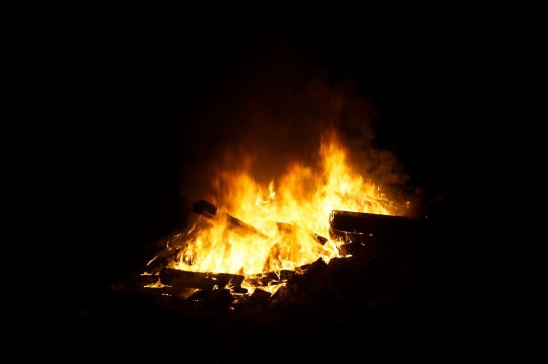Brandweer De Westereen opnieuw uitgerukt voor brandstichting op skeelerbaan