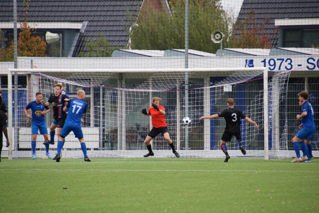 Twijzel en Oosterwolde maken er een voetbal spektakel van (4-6)