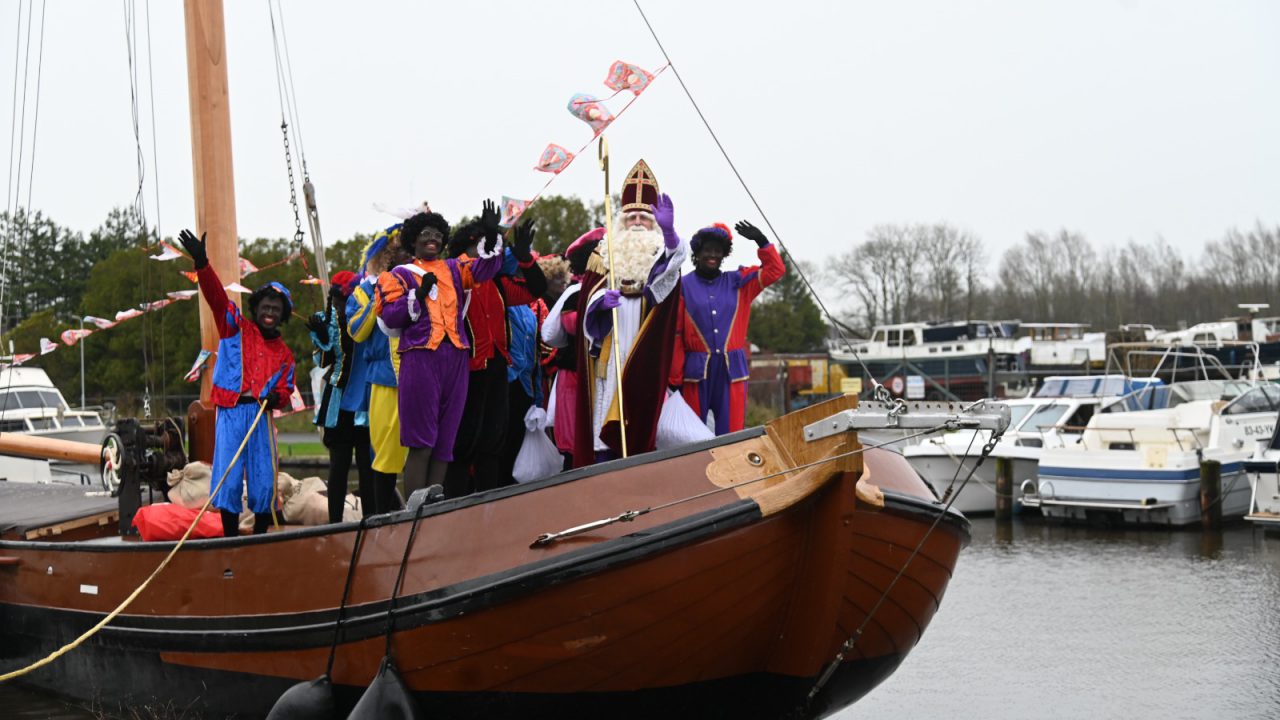Sinterklaas groots onthaald in Kootstertille