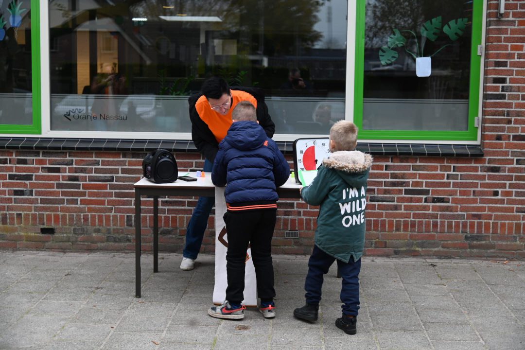 Oranje Nassau School Kootstertille rent voor project in Ivoorkust