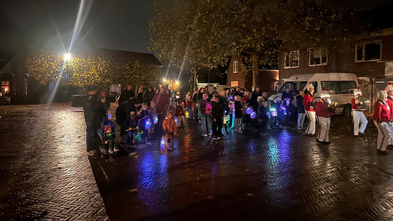 Sint Maarten verlicht straten van Eastermar