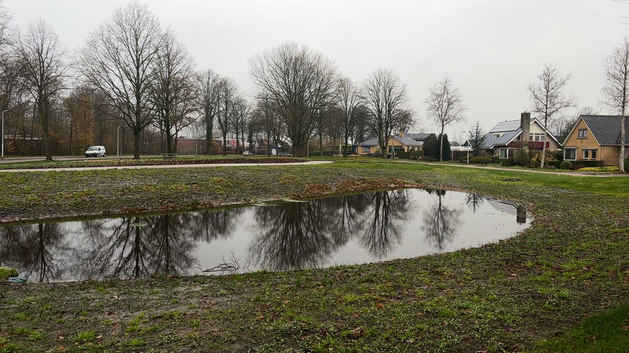 VIDEO: Twee wadi's in vernieuwd parkje aan de Badlaan in Surhuisterveen: 