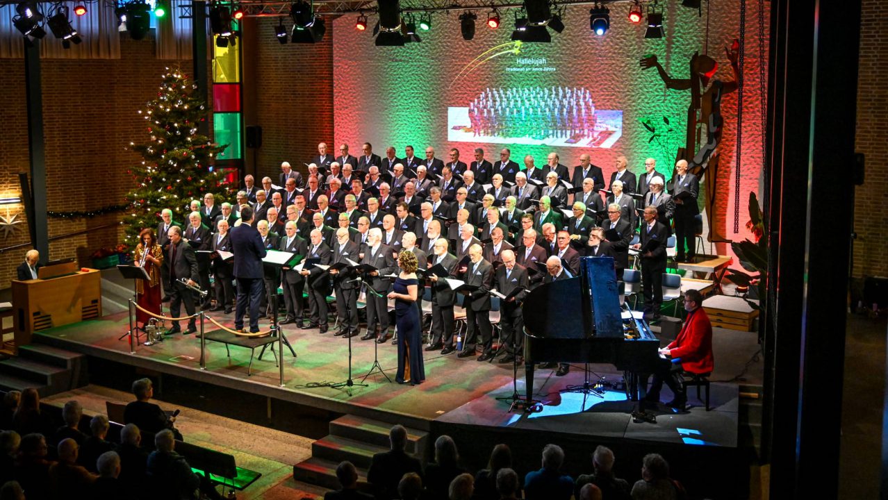 Adventsconcert Chr. Mannenkoor Westerlauwers betovert Surhuisterveen