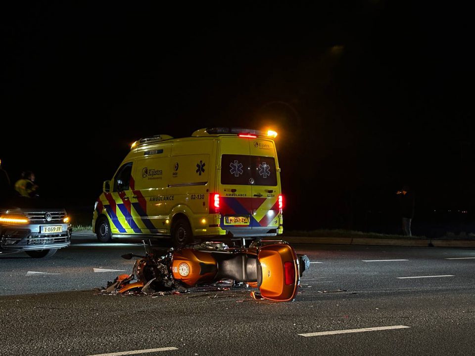 Motorrijder ten val na aanrijding bij Augustinusga