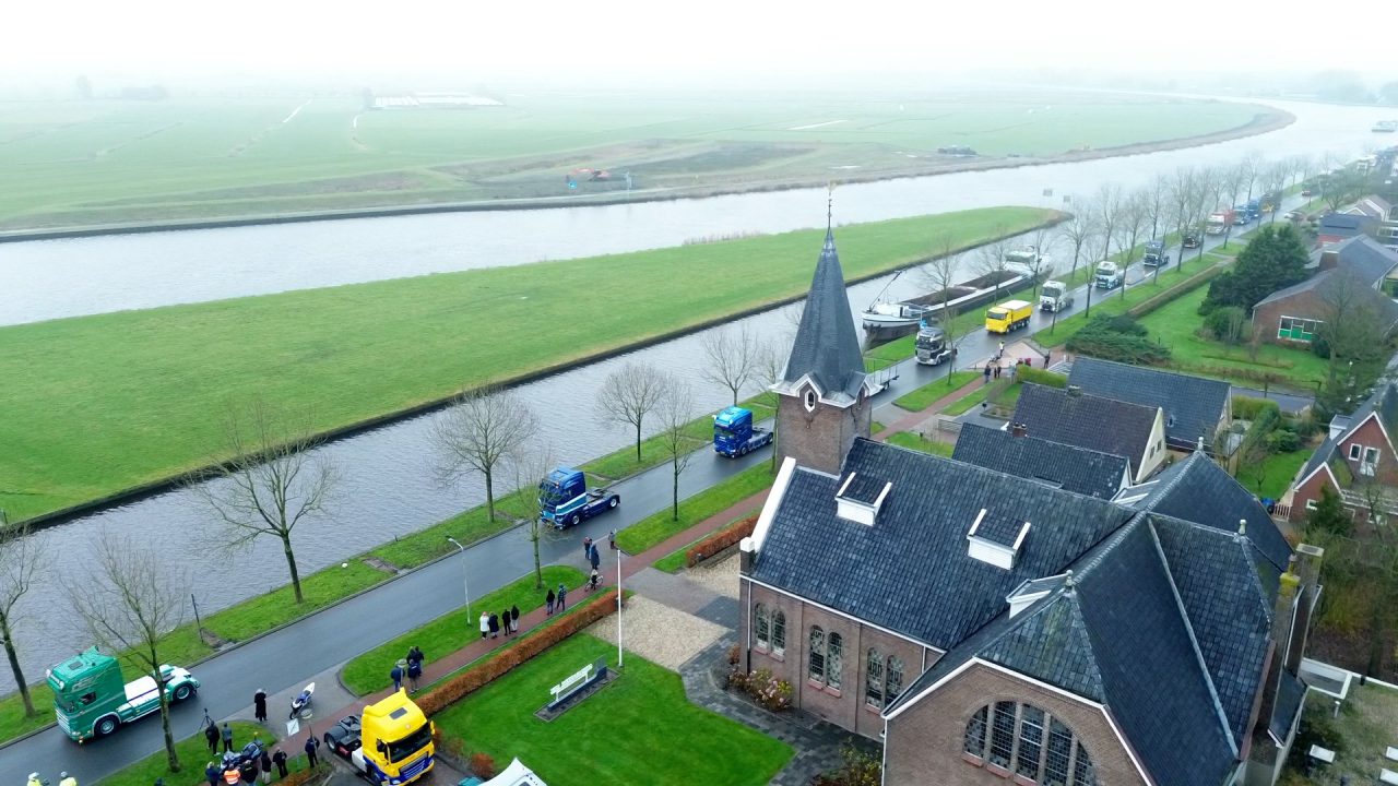 VIDEO: Meer dan 150 trucks rijden voor overleden Appie (11): 
