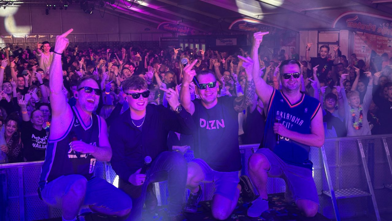 VIDEO: 14-jarige Klaas Henstra treedt in de voetsporen van pake Rommy