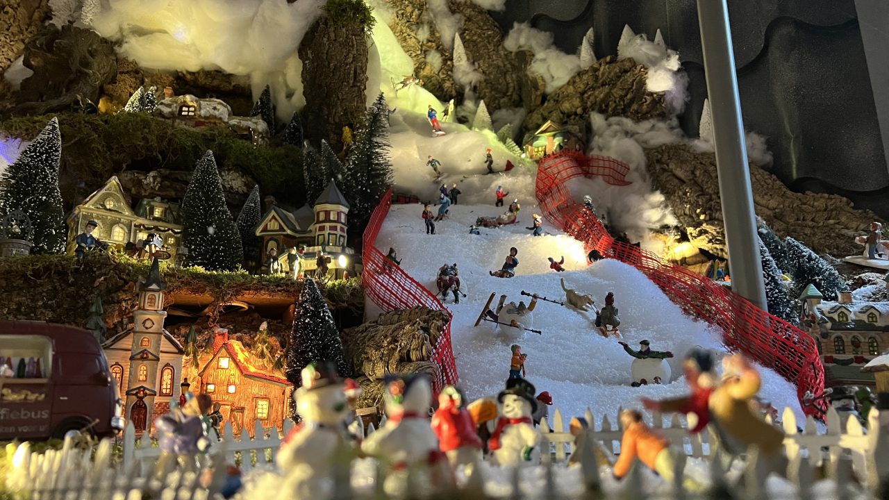 VIDEO: Winterdorp in Surhuizum: 