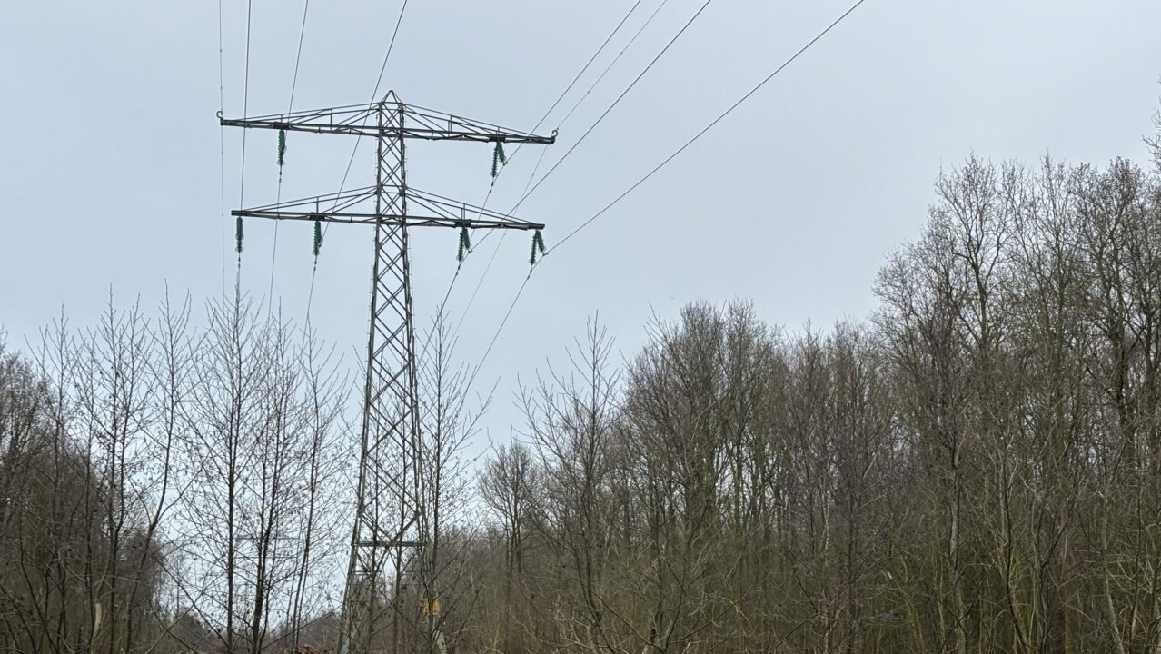 Friese bestuurders verbijsterd over uitkoopregeling voor omwonenden van hoogspanningskabel