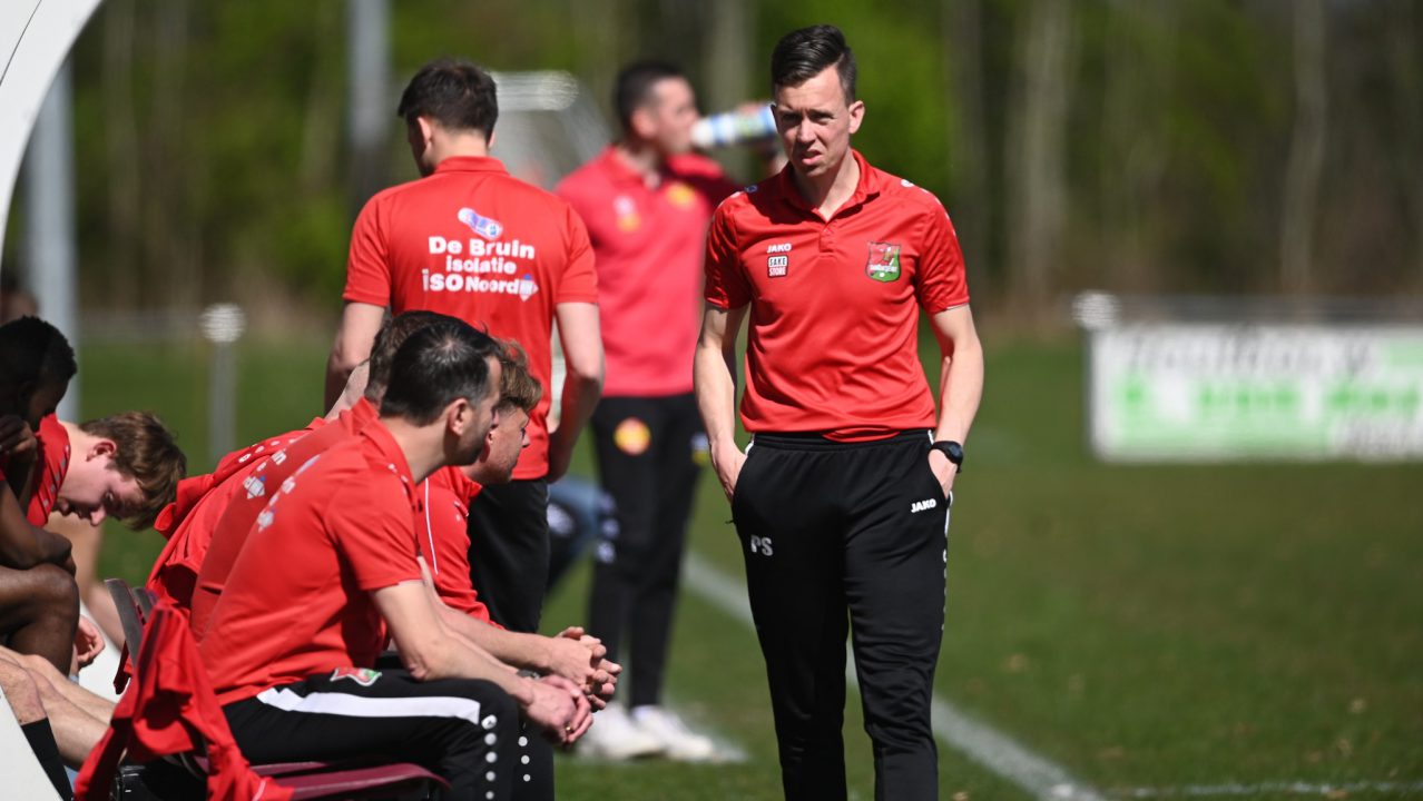 Zwaagwesteinde overtuigend langs Drogeham op lastig bespeelbaar veld