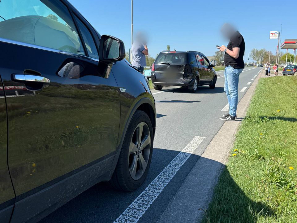 Ongeval met twee voertuigen op de Uterwei (N358) bij Augustinusga