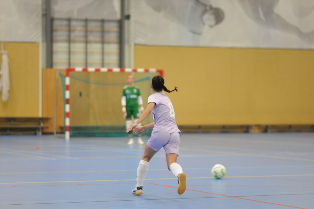 Sporthallen sluiten eerder vanwege gladheid