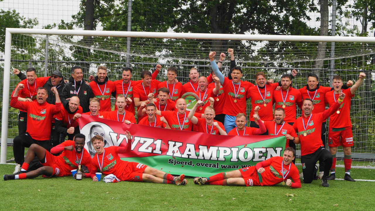 VIDEO: Zo werd VVZ kampioen in de vierde klasse: "Grutsk op eltsenien"